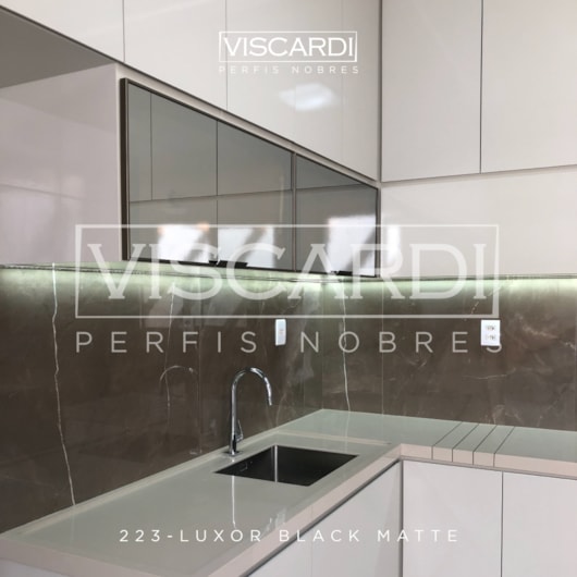 Acabamento Viscardi Para Parede Luxor 223 Black Matte Alumínio Anodizado - Imagem principal - de7ead6f-df46-4d16-966e-eb0dd1543506