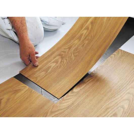 Adesivo Cola Para Pisos Vinílicos Ultra Branco Quartzolit 18 Kg - Imagem principal - 9163d547-3875-45c6-b8a3-44d357578f03