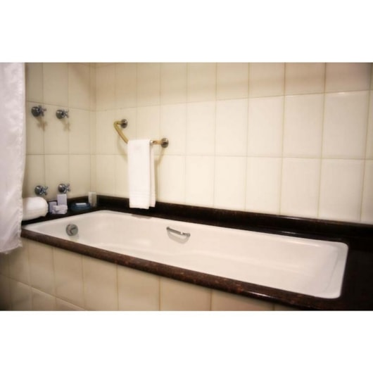 Banheira Acrilbath Individual Topline 155x79x42cm Com Hidromassagem Ouro Fino - Imagem principal - cd788acf-4831-4468-ab08-01114df1e567