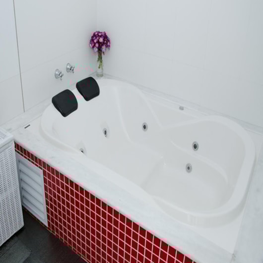 Banheira Acrílica Dupla Com Aquecedor Due Maggiore Gran Luxo Astra 150x120x44cm - Imagem principal - 4aa03a94-9fad-45f9-a2b7-2593e479d789