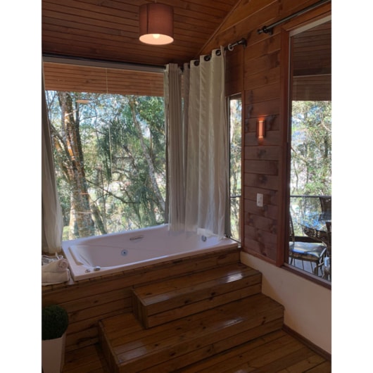 Banheira Acrílica Individual Cristal Ouro Fino 170cm - Imagem principal - e48a0b55-27f3-44aa-955e-531a687fd828