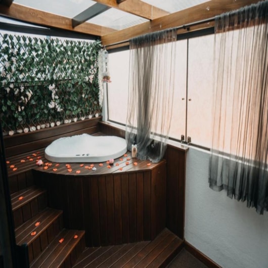 Banheira Ofurô Com Hidromassagem E Aquecedor Casa Inteligente Heatiro Dupla 140 Aquecimento Top Line Ouro Fino - Imagem principal - 8c9dc029-d9cf-44f8-8b65-ced3ad9e082b