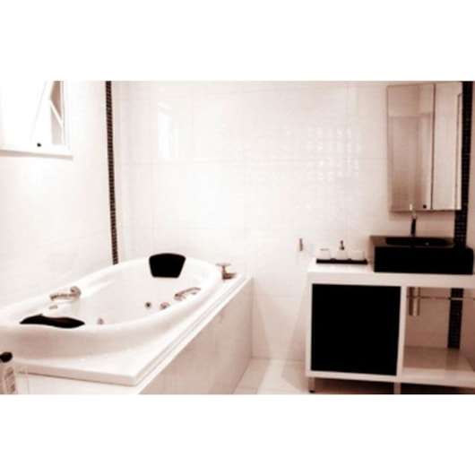 Banheira Semioval Acrilnew Standard 176x95cm Com Hidromassagem Ouro Fino - Imagem principal - e76507a0-eb18-47bc-be64-b7d46cce73ef