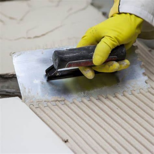 Cimenticola Flexível AC3 SC PL 20Kg Branco Quartzolit - Imagem principal - 2c69f0a8-ecf8-4f5c-b4cf-0df92d661686