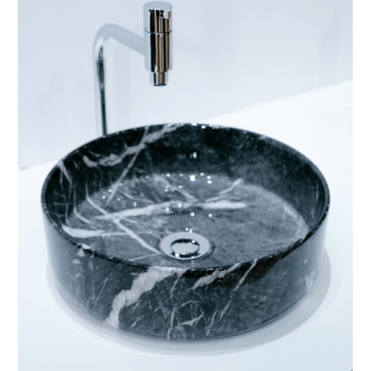 Cuba De Apoio Redonda Sottile Nero Japi - Imagem principal - 54918057-18a4-480d-b3c7-24e5f0d5ed25