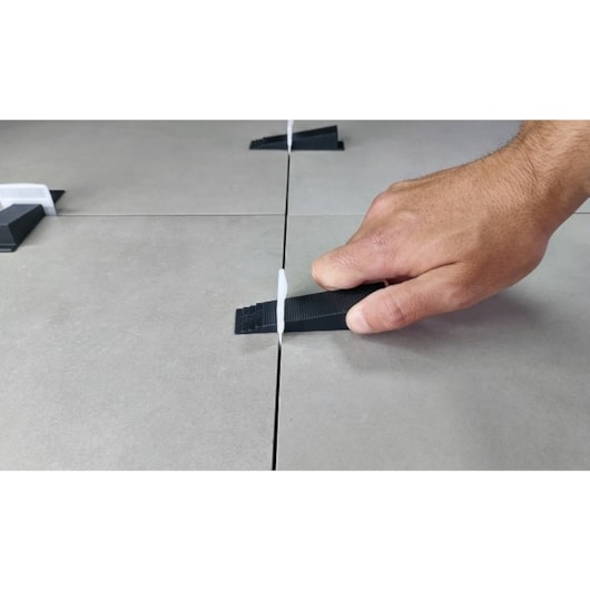 Espaçador Nivelador Grande Ecomax 2,0mm Pacote Com 50 Unidades Para Revestimentos Até 100x100cm Bumax - Imagem principal - e0baefe7-e587-4a33-a962-e2d5e33728e6