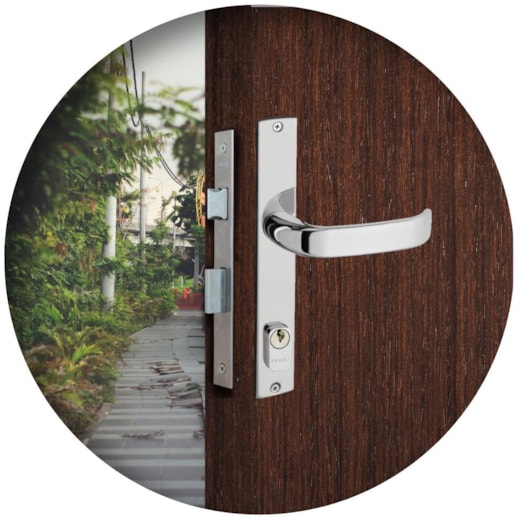 Fechadura Serralheiro Mgnum Zamac 661 Cromado Pado - Imagem principal - 5e42445d-f259-4dc8-88c4-e93d1834b7bf