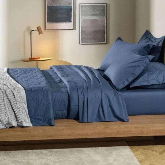 Jogo De Cama Tom Marinho Queen 200 Fios Karsten 240x250cm - Imagem principal - 9758703e-1cf5-4a0f-a3b9-da1609f69014