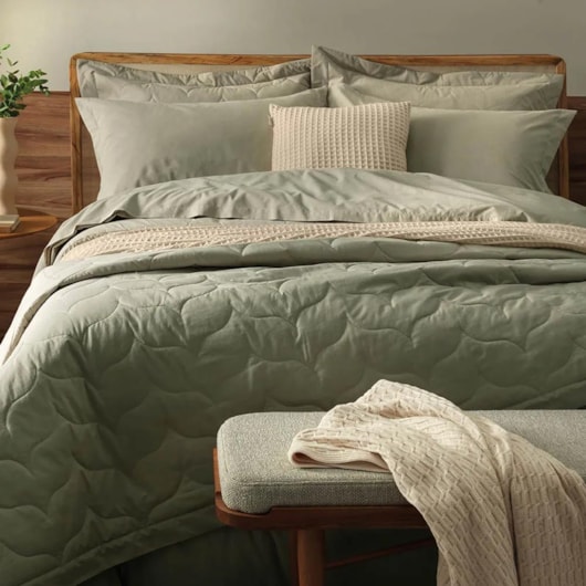 Jogo De Cama Tom Salvia Queen Verde 200 Fios Karsten 240x250cm - Imagem principal - 1af1c743-7449-49f2-97d3-2839738cef62