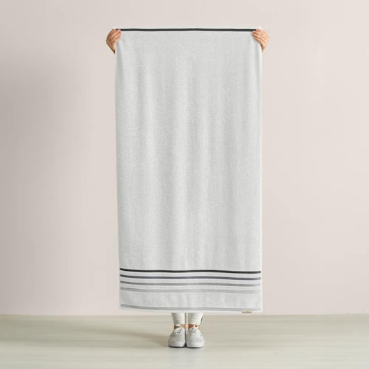Jogo De Toalha De Banho Com 5 Peças Lumina Branco Com Cinza Karsten 70x140cm - Imagem principal - 9a8ca244-32bd-4412-8c29-8719482f755d
