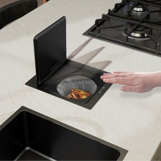 Lixeira De Embutir Em Aço Inox Com Sensor Design Collection Next Black Matte Tramontina 5L - Imagem principal - 722593c4-892f-4791-a65a-486b946997e6