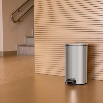 Lixeira Em Aço Inox Com Pedal Balde Interno Loop Polido Tramontina 5L