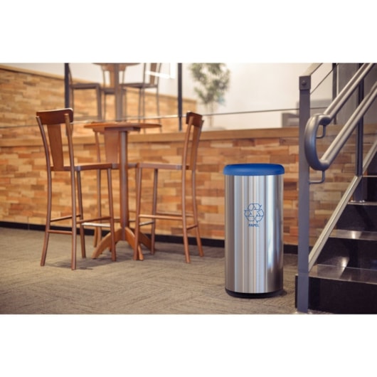 Lixeira Inox Piemonte com Acabamento Scotch Brite e Tampa Basculante Azul em Polipropileno 40 L Tramontina - Imagem principal - 0e9482ca-1e38-46b3-81b6-af02a7e0a8f6