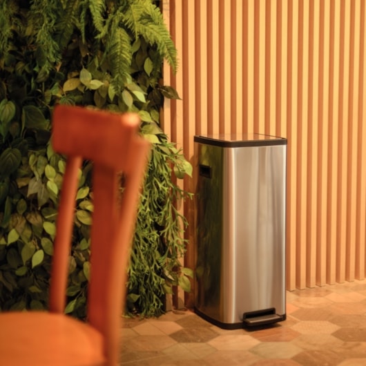 Lixeira Octos em Aço Inox com Balde Removível e Pedal Tramontina 20L - Imagem principal - 59940541-bc5d-4841-83be-c182de49a3cb