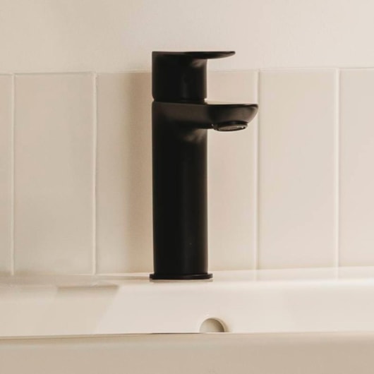 Monocomando Para Lavatório Mesa Bica Baixa Cala Matte Black Roca - Imagem principal - 74106b68-fe64-40a4-8f07-df8bb4a9ee4e