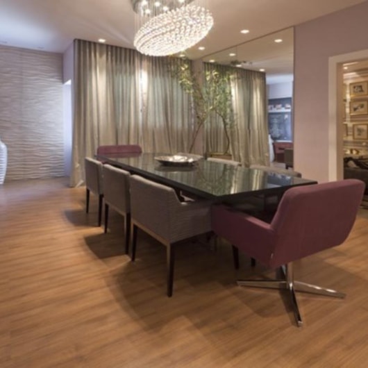 Piso Laminado Eucafloor Carvalho Chamonix Acqua Resist Max Elegance 35,7X135,7cm - Imagem principal - 942c0371-a20d-4cc9-8e45-94e25d04e4d0