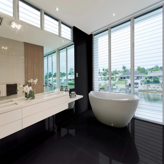 Porcelanato Delta Nero Polido 84x84cm Retificado - Imagem principal - 594b229b-75e7-4993-9d81-afbdb52bb222