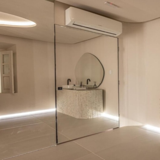 Porcelanato Eliane Khali Off White Acetinado 90x90cm Retificado - Imagem principal - 62bf656e-1fae-45b4-82d9-f2d624b91357