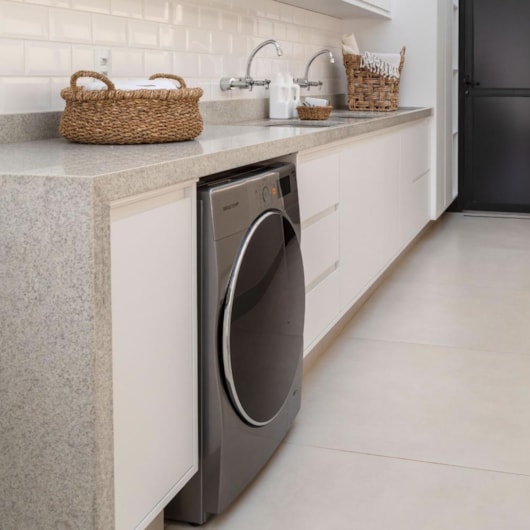 Porcelanato Eliane Munari Branco Acetinado 90x90cm Retificado - Imagem principal - 7c3b57d3-b403-46ef-ad4d-70db074cd50e