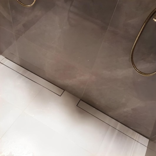 Ralo Royal Com Tampa Oculta Linear 90cm - Imagem principal - 730fc73c-0d52-497d-b754-a4aa111a18fc