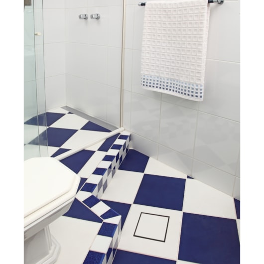 Ralo Square Com Tampa Oculta Linear 15x15cm - Imagem principal - cb885128-ea16-4640-9445-a7e1cb15ddb4