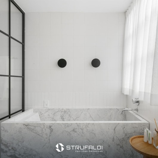 Revestimento Strufaldi White Brilhante 6x24cm Bold - Imagem principal - e0db35e8-ea9f-4fb2-aee3-d4deb49bcd60