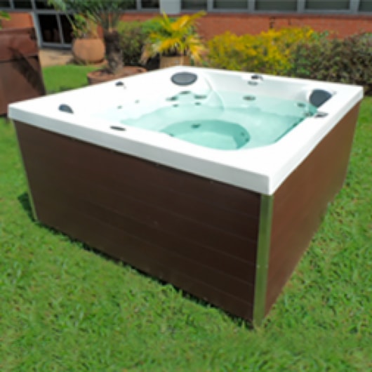 Spa 4 Lugares Com Aquecedor J185 Vip Jacuzzi 180x180x89cm - Imagem principal - a5d12a02-6a47-4002-8944-20533abadcad