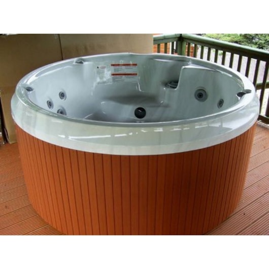 Spa 4 Lugares Com Aquecedor J210 Quality Jacuzzi 229x229cm - Imagem principal - 074dc72e-3471-4d8a-8ff9-88d3d75aa233