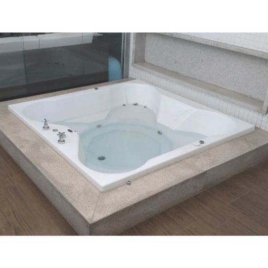 Spa Com Hidromassagem Flower Spacril Standard Ouro Fino 1,80x1,80m - Imagem principal - 3b6b2202-e4c7-4422-a2d3-6055febfaf47