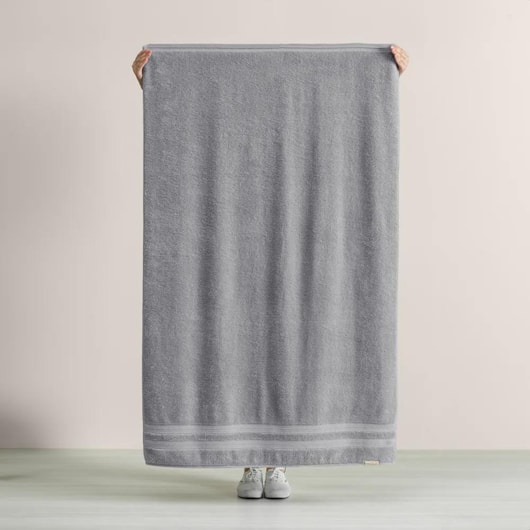 Toalha De Banho Unika Cinza Urbano Karsten 86x150cm - Imagem principal - 1c00702b-4de6-41b6-a240-27b429867488