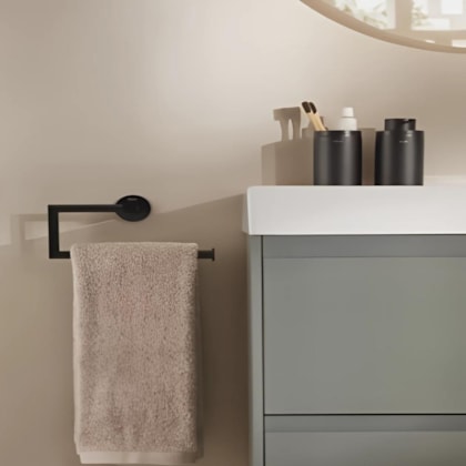 Toalheiro Anel Hotels Black Matte Roca