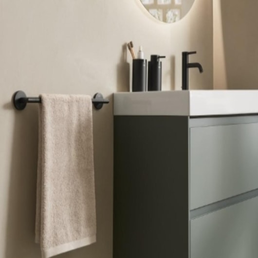 Toalheiro Barra Hotels Black Matte Roca 60cm - Imagem principal - e7be2ffd-4a1b-4d58-815c-3223de5fa9b3