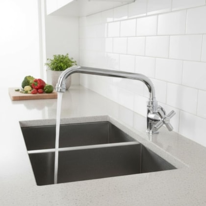 Torneira de Parede p/Cozinha Bica Móvel Cromada Romar