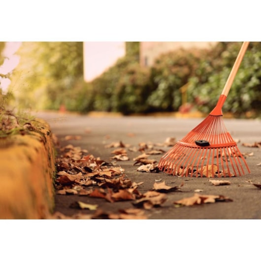 Vassoura Metálica Regulável 22 dentes Tramontina - Imagem principal - 88d91e3a-fad9-41b2-b5dc-cfc68fe7441c
