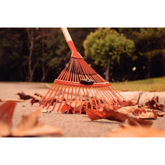 Vassoura Metálica Regulável 22 dentes Tramontina - Imagem principal - 2cf41e61-8d83-47a2-86cf-6dd689574360